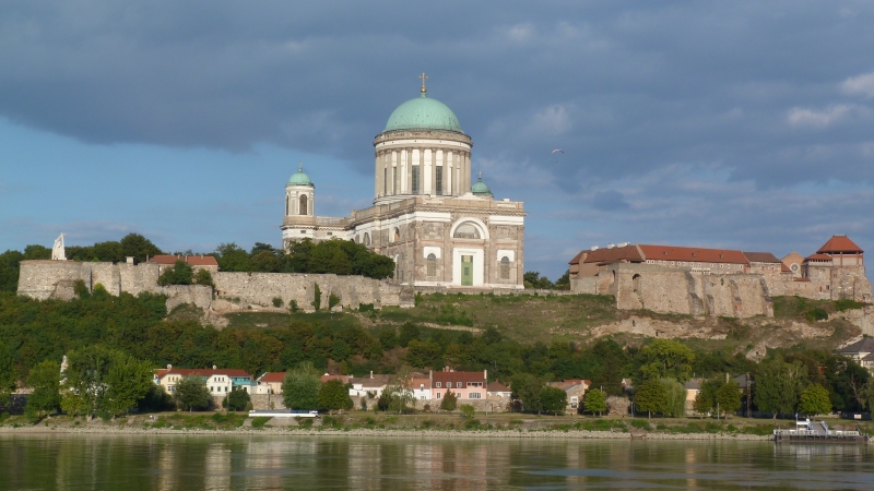 esztergom-bazilika-a-duna-tulso-oldalarol